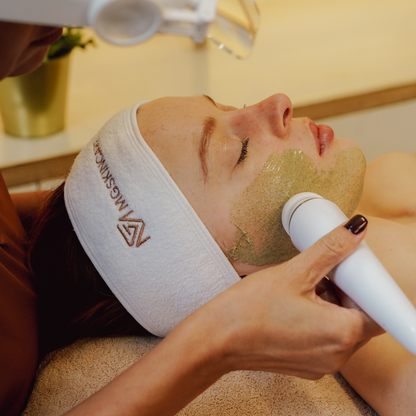 GREEN PEEL - ACID EXFOLIATION - RESURFACING ( 3 DAYS RECOVERING TIME ) approx  ( with combination of skin needling )